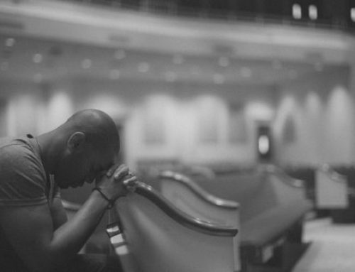 Chão de igreja: O lugar da disciplina eclesiástica não é no feed